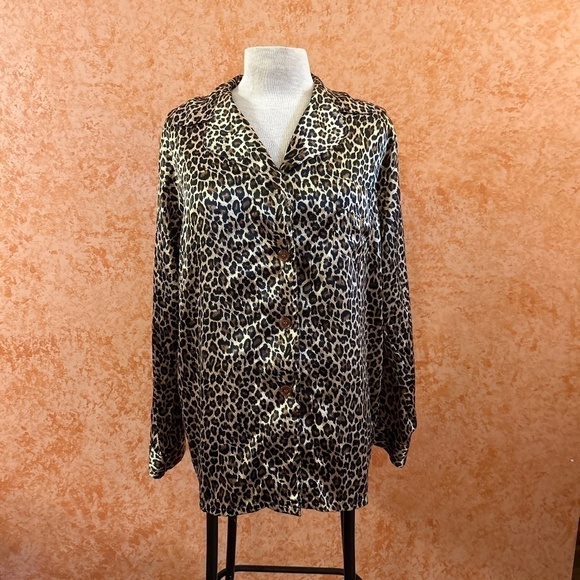 VICTORIA'S SECRET Animal Print Leopard Sleepwear Pajama Top size Medium - Picture 1 of 7
